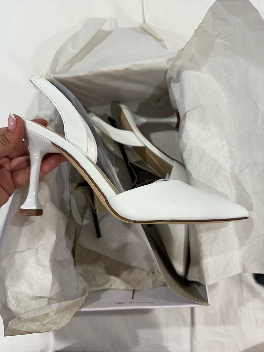 Marc Fisher White Pointed Slingback Heels - Picture 4 of 7